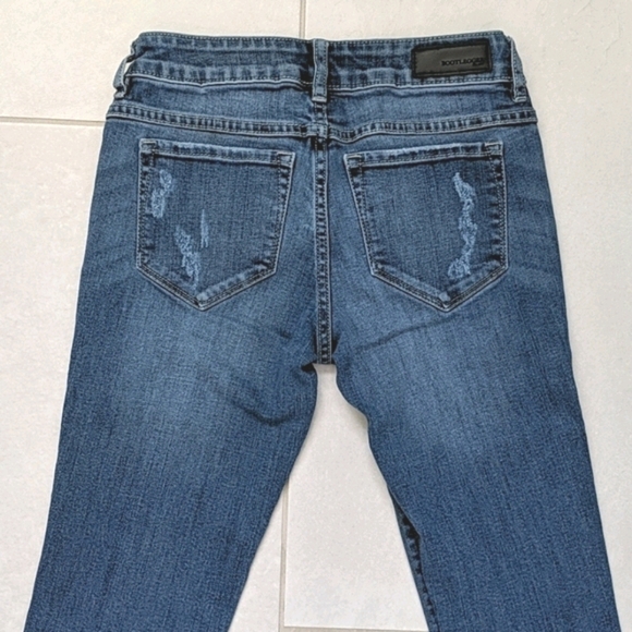 2/$20! Bootlegger Destroyed Skinny Jean - Picture 2 of 5